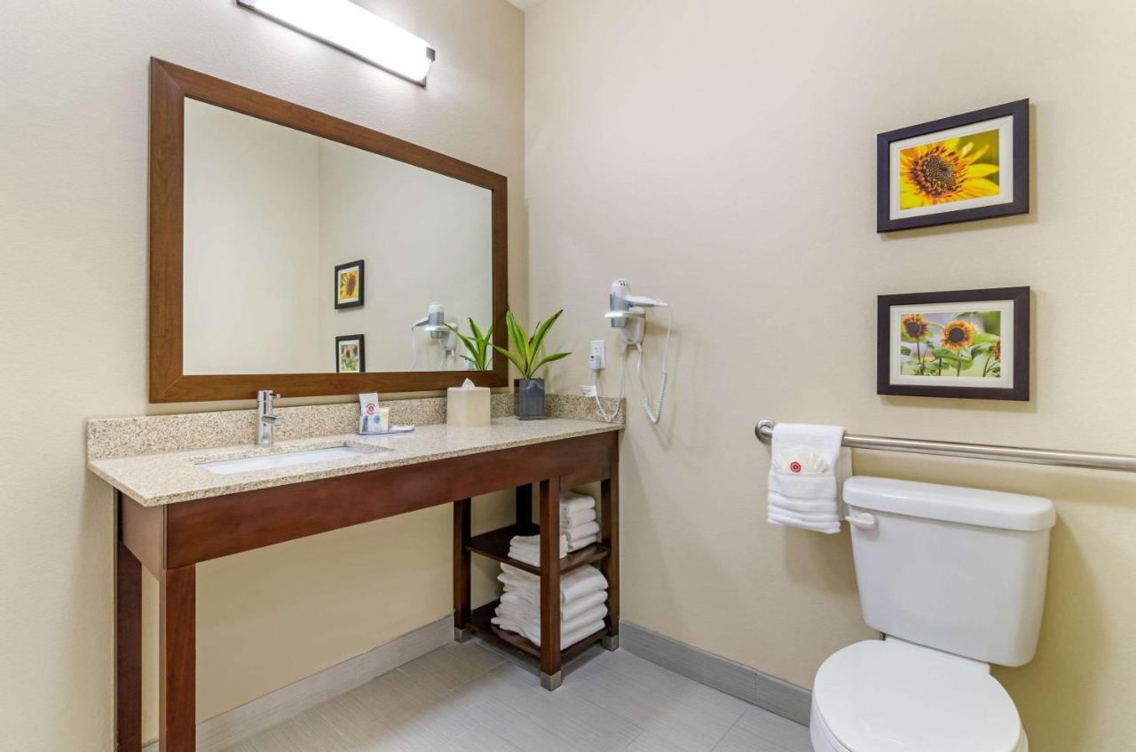 Comfort Inn & Suites Salina North Kültér fotó