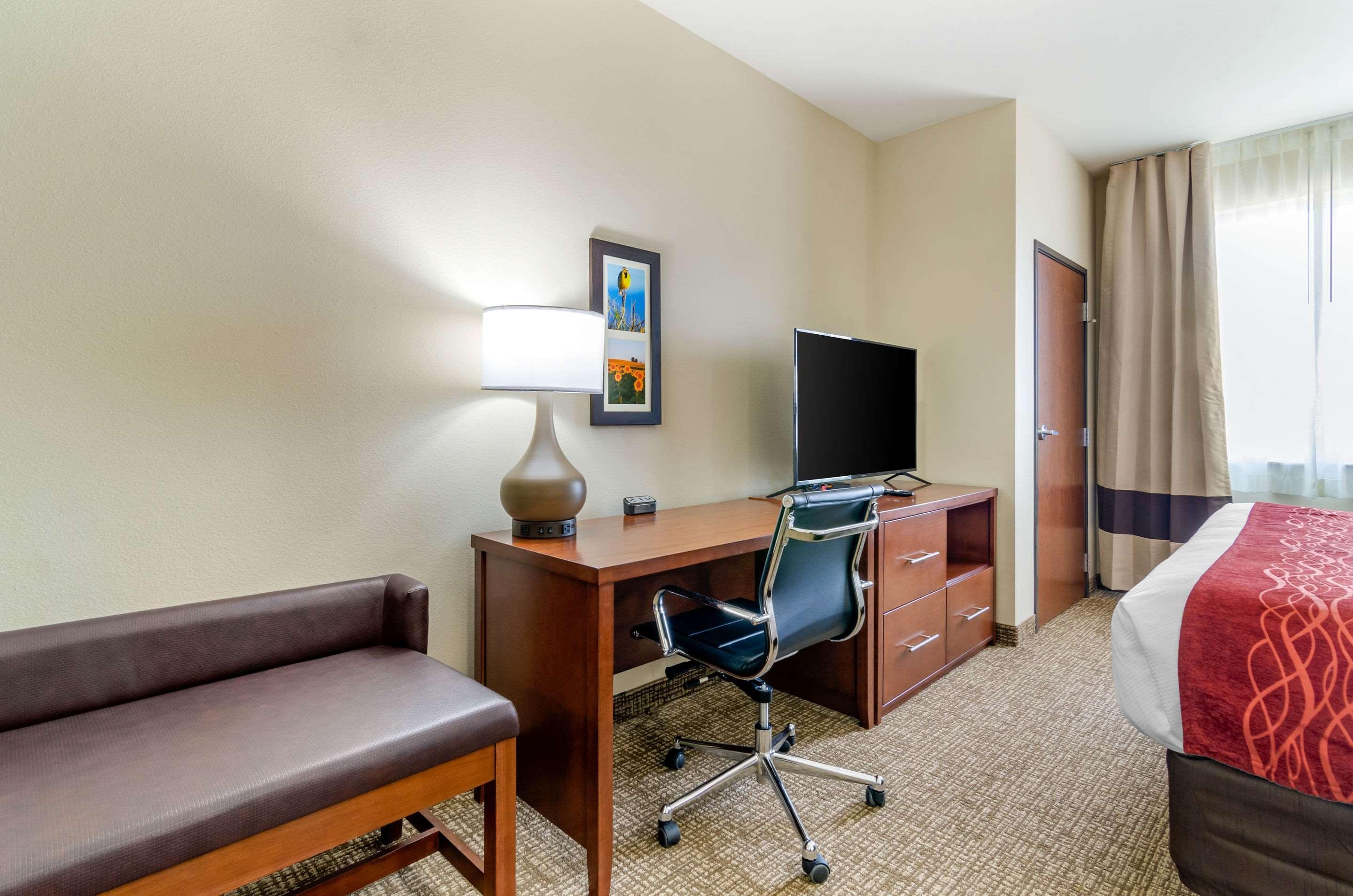 Comfort Inn & Suites Salina North Kültér fotó