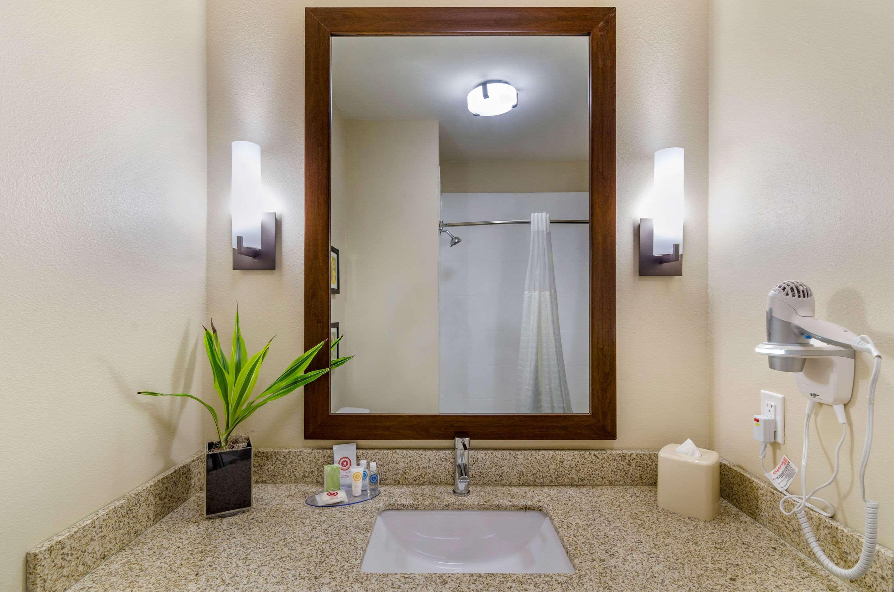 Comfort Inn & Suites Salina North Kültér fotó