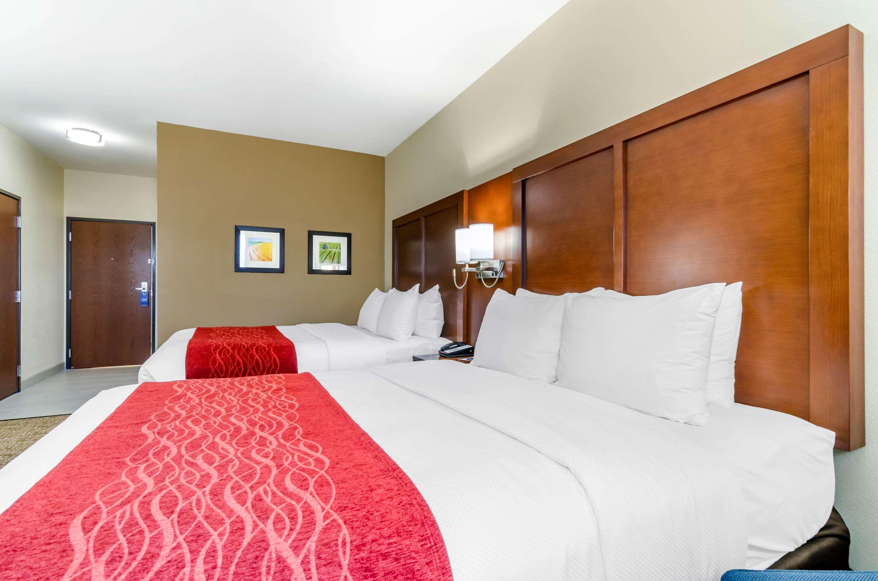 Comfort Inn & Suites Salina North Kültér fotó