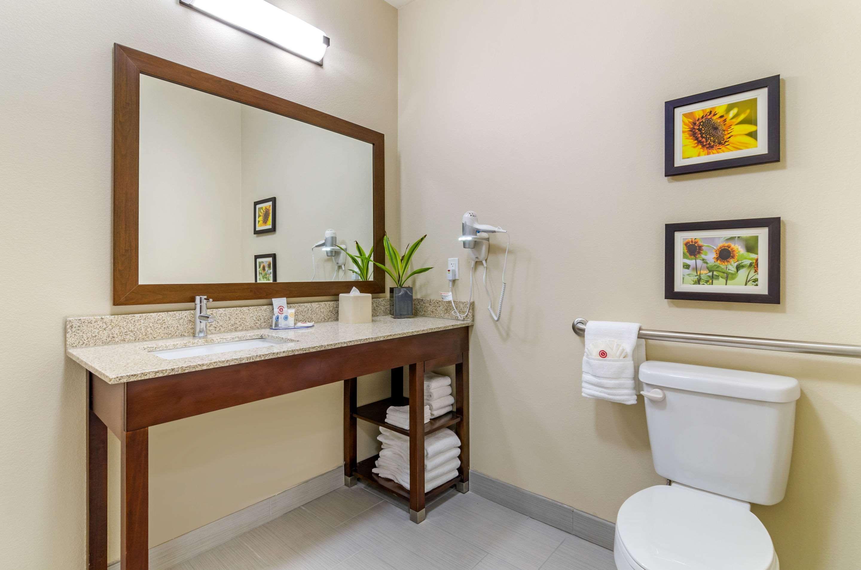 Comfort Inn & Suites Salina North Kültér fotó